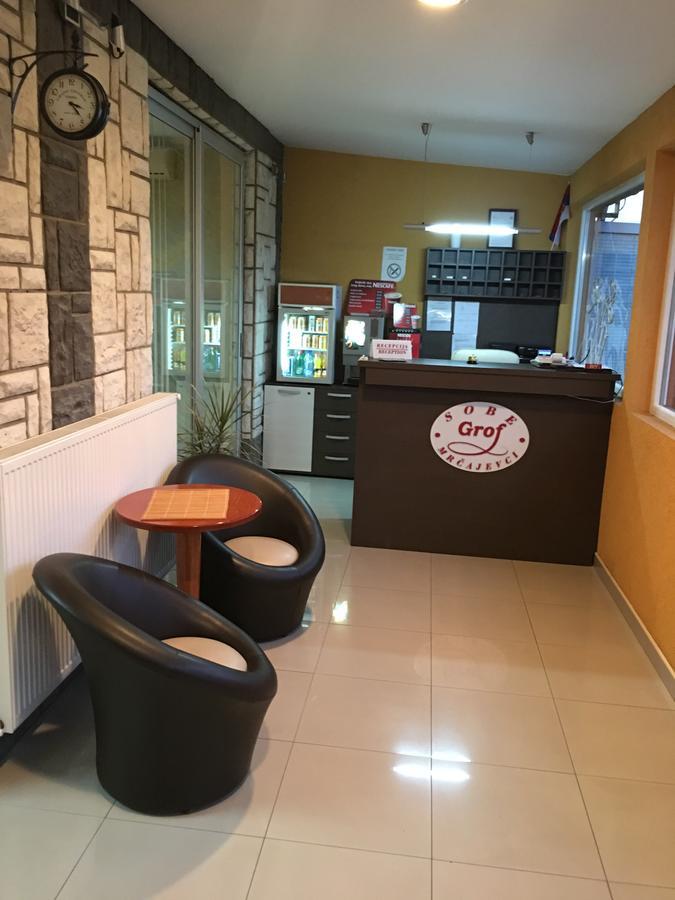 Hostel Grof Mrcajevci Bagian luar foto