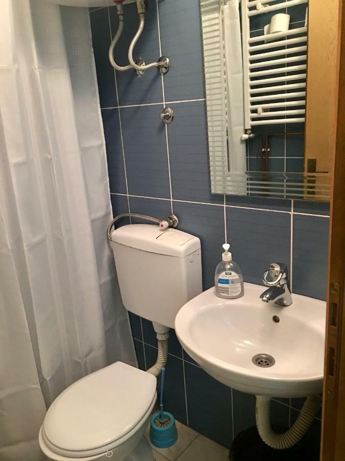 Hostel Grof Mrcajevci Bagian luar foto